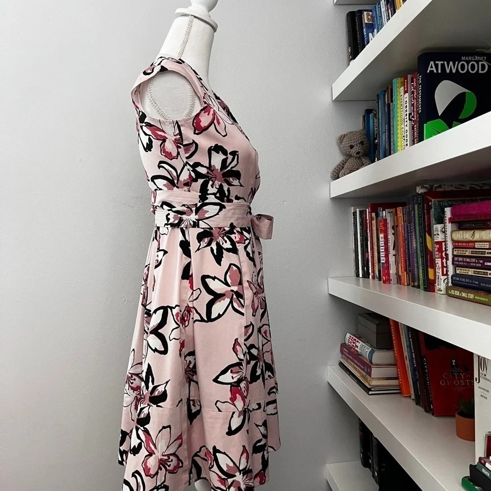 Kate Spade New York Tiger Lily print wrap dress featuring a blush pink base Sz 0